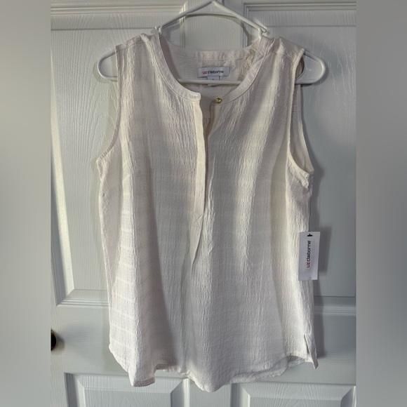 Liz Claiborne Tops - Liz Claiborne Women's Cream Sleeveless Blouse size S